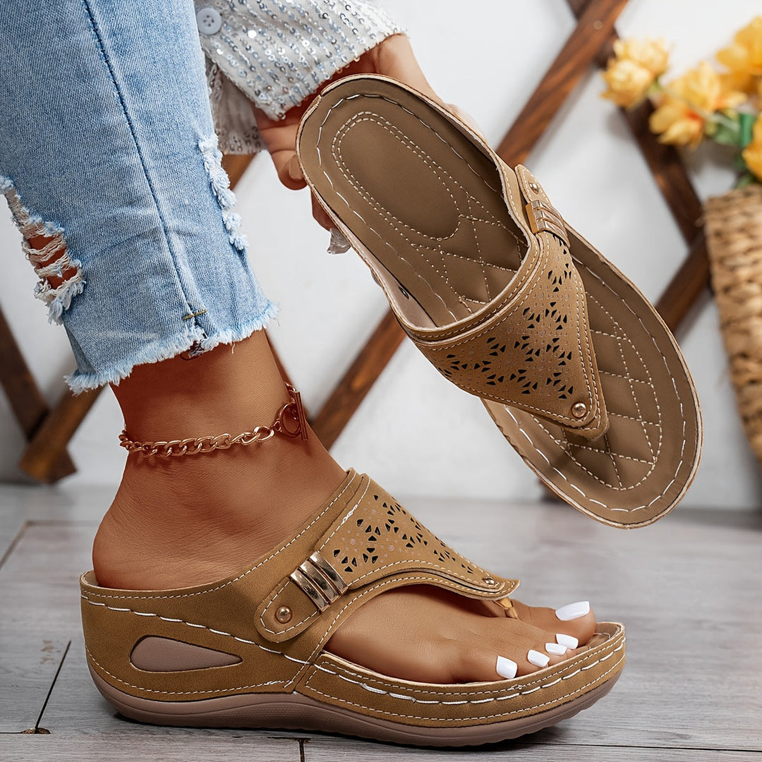Léonie | Sandalias de Cuña Abiertas Chic